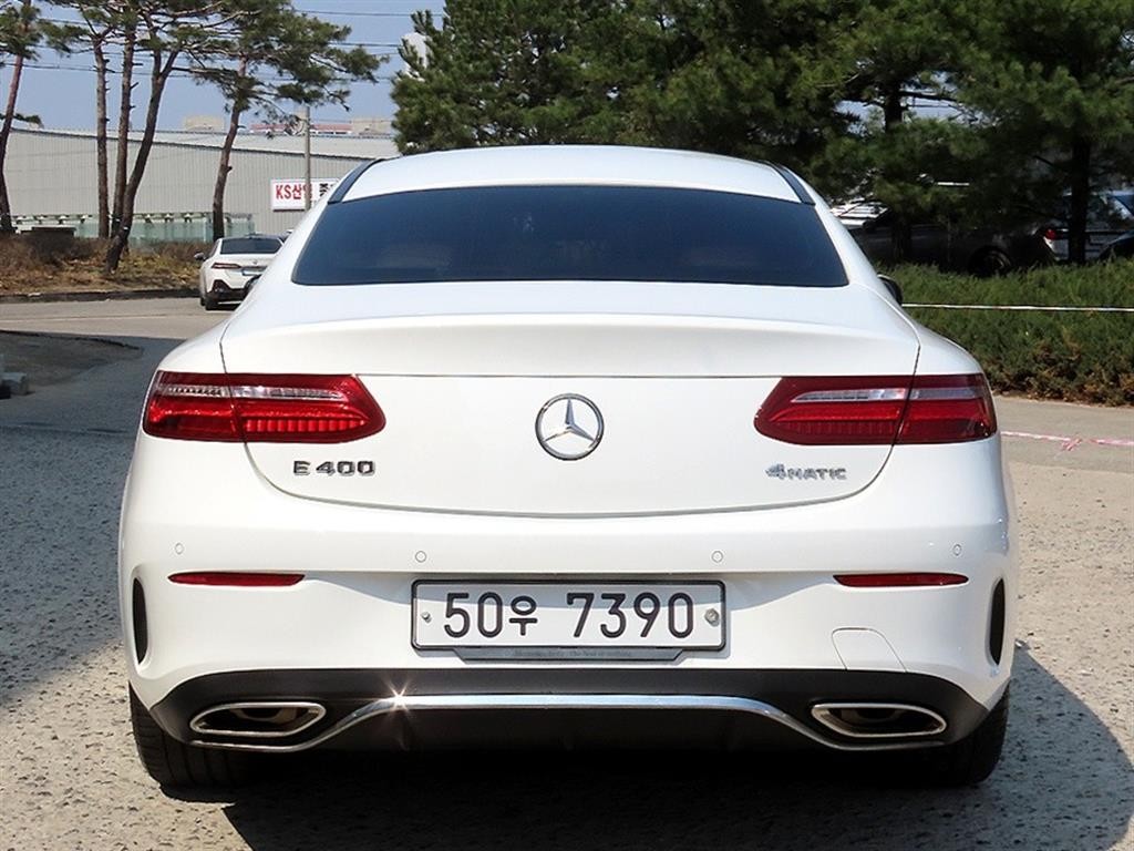 벤츠 E 클래스 E-클래스 W213 E400 4MATIC 쿠페 이미지 4