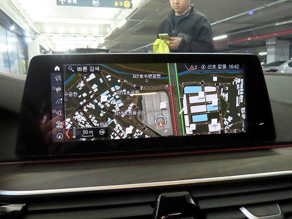 BMW 5시리즈 5시리즈 (G30) 530i M 스포츠 플러스 이미지 13