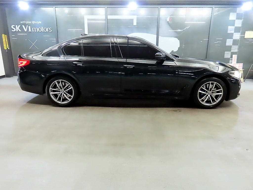 BMW 5시리즈 5시리즈 (G30) 530i M 스포츠 플러스 이미지 3