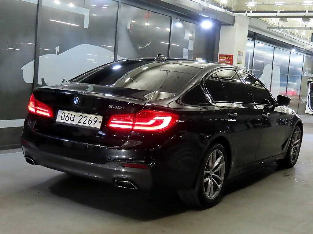 BMW 5시리즈 5시리즈 (G30) 530i M 스포츠 플러스 이미지 4