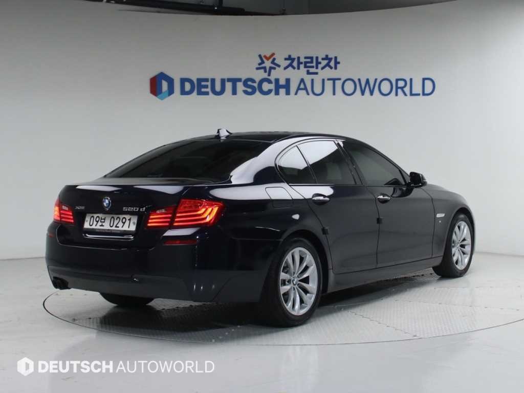 BMW 5시리즈 5시리즈 (F10) 520d xDrive M 에어로다이나믹 이미지 2