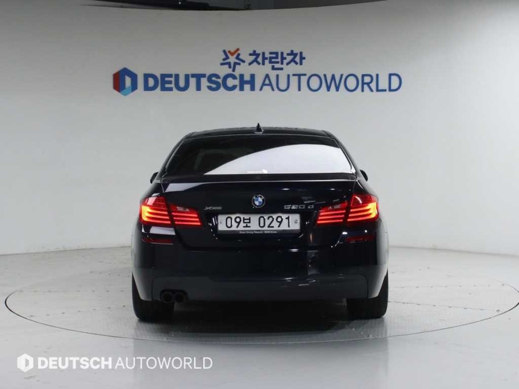 BMW 5시리즈 5시리즈 (F10) 520d xDrive M 에어로다이나믹 이미지 4