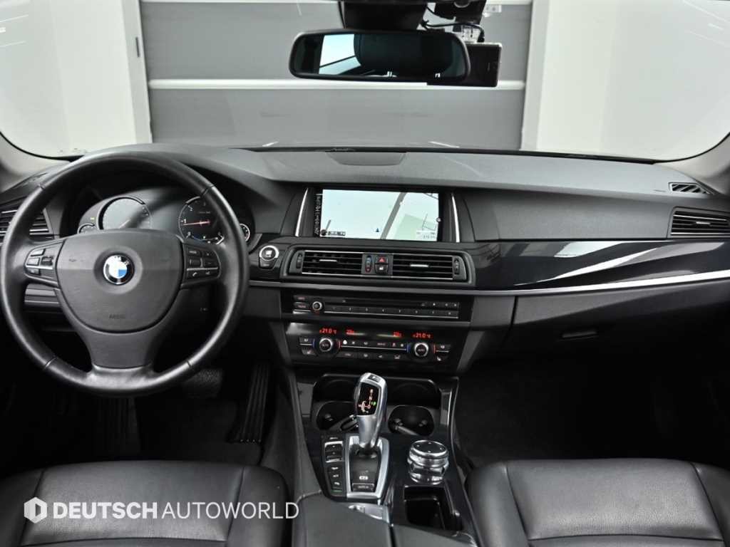 BMW 5시리즈 5시리즈 (F10) 520d xDrive M 에어로다이나믹 이미지 8