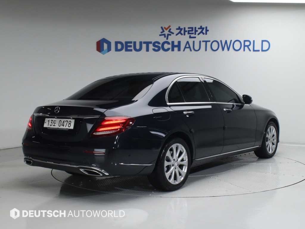 벤츠 E 클래스 E-클래스 W213 E220d 익스클루시브 이미지 2
