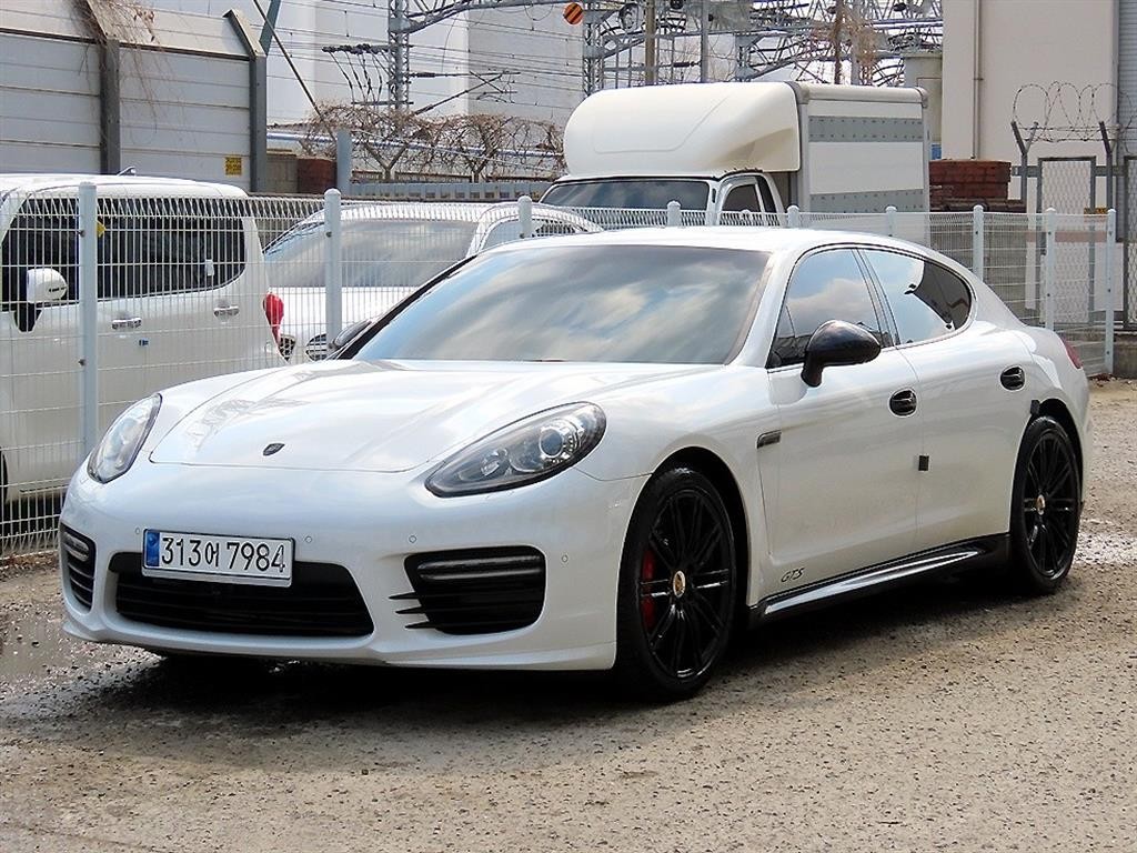포르쉐 파나메라 4.8 GTS 이미지 2
