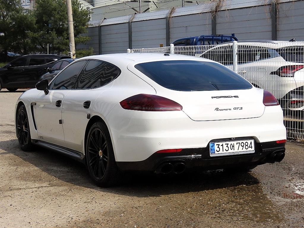 포르쉐 파나메라 4.8 GTS 이미지 3