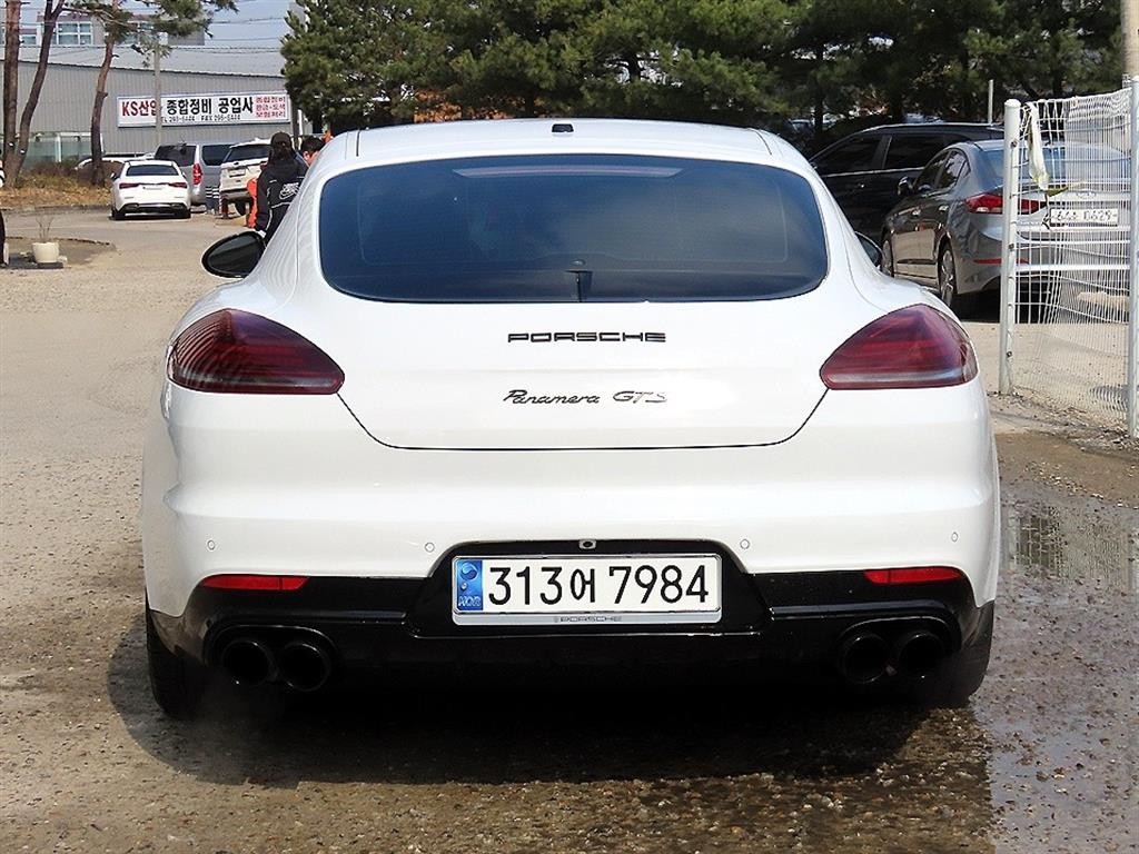 포르쉐 파나메라 4.8 GTS 이미지 4