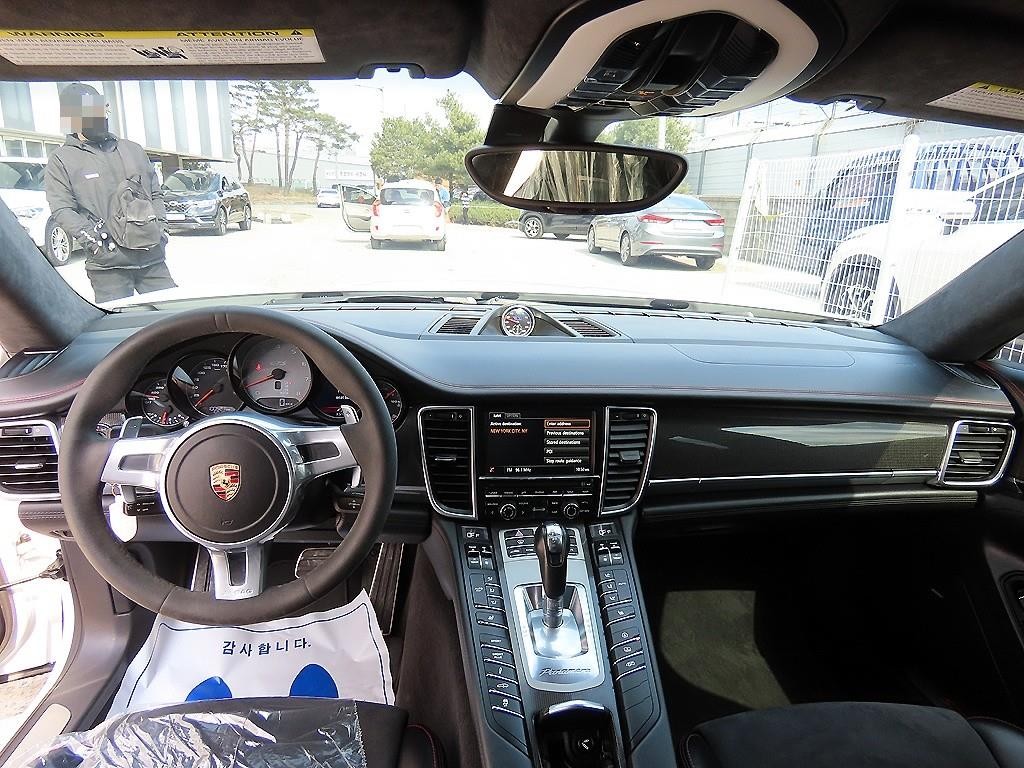 포르쉐 파나메라 4.8 GTS 이미지 7