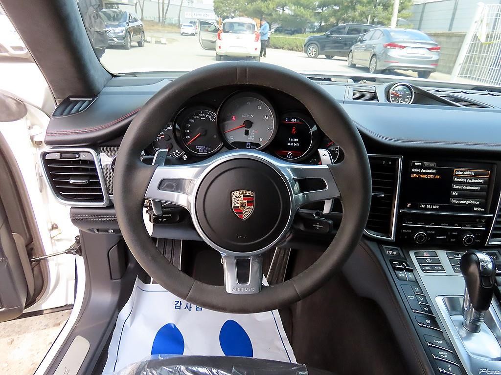 포르쉐 파나메라 4.8 GTS 이미지 8
