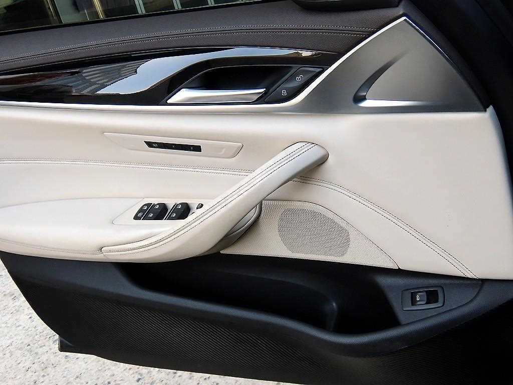 BMW 5시리즈 5시리즈 (G30) 530i xDrive M 스포츠 플러스 이미지 12