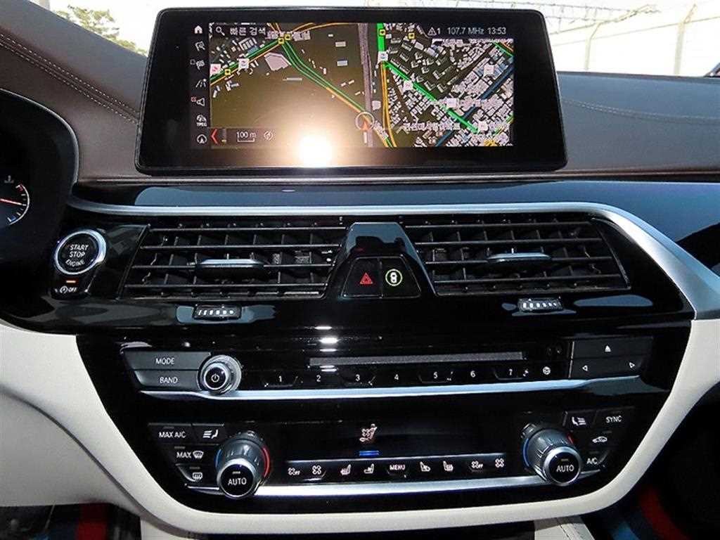 BMW 5시리즈 5시리즈 (G30) 530i xDrive M 스포츠 플러스 이미지 13