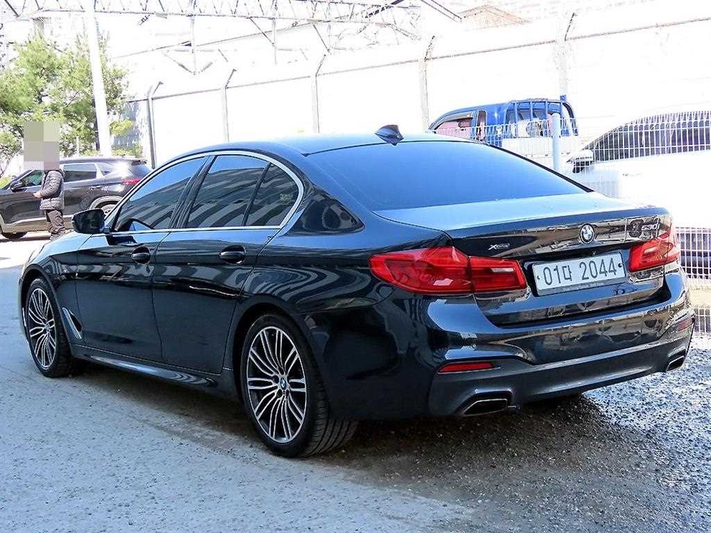 BMW 5시리즈 5시리즈 (G30) 530i xDrive M 스포츠 플러스 이미지 3