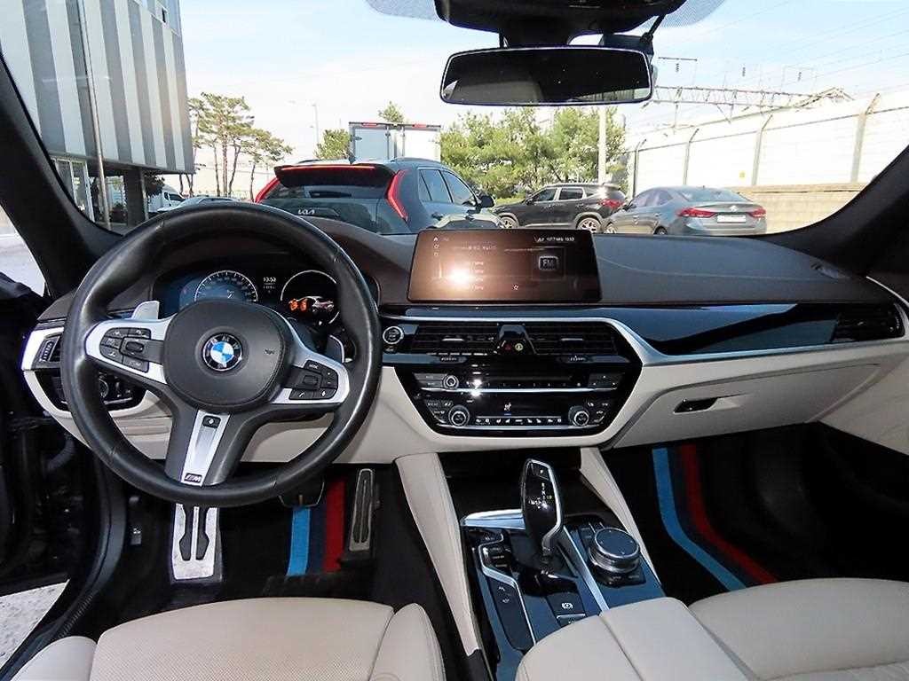BMW 5시리즈 5시리즈 (G30) 530i xDrive M 스포츠 플러스 이미지 7
