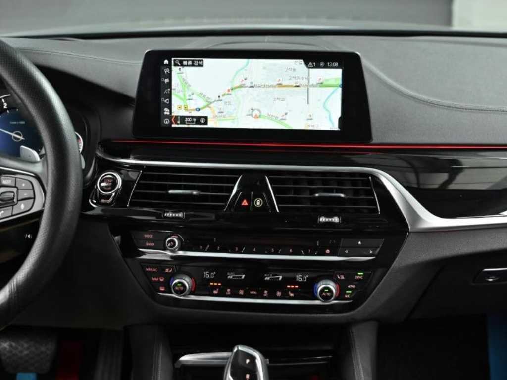BMW 5시리즈 5시리즈 (G30) 520d 럭셔리 스페셜 에디션 이미지 14