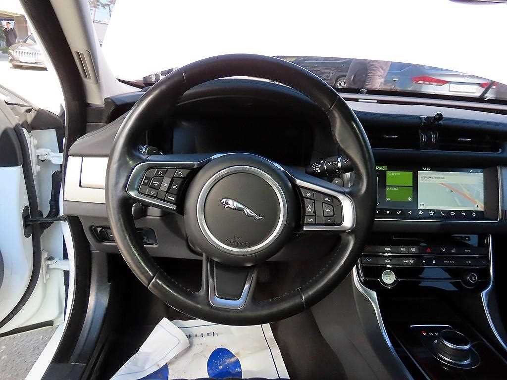 재규어 XF XF(X260) 2.0D 포트폴리오 이미지 8