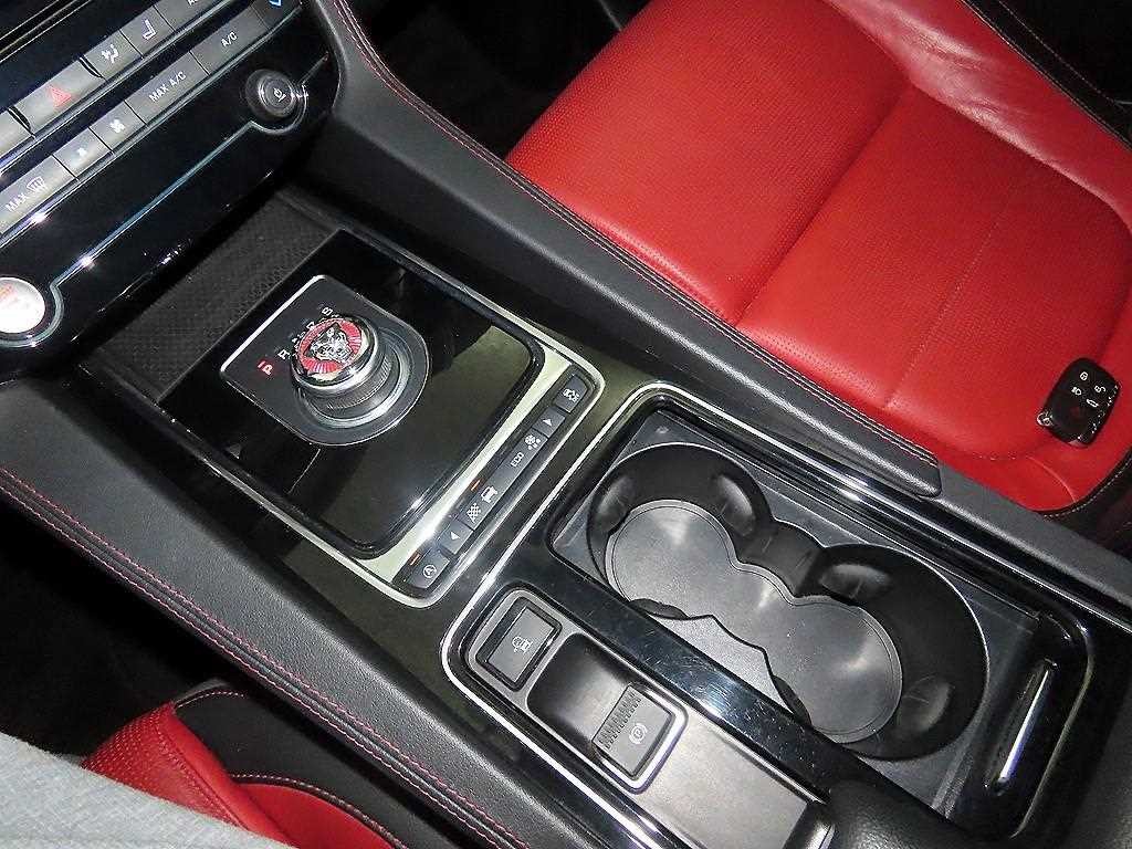 재규어 F-PACE 20d R-Sport 이미지 12