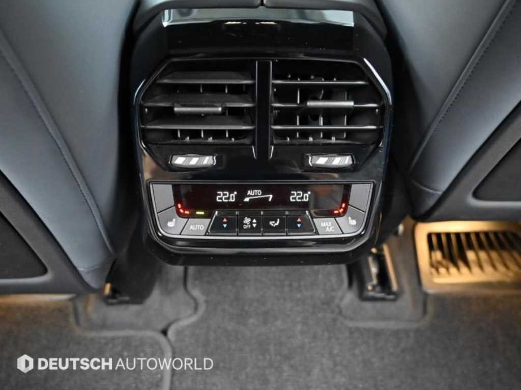 BMW iX xDrive 50 스포츠 플러스 이미지 16