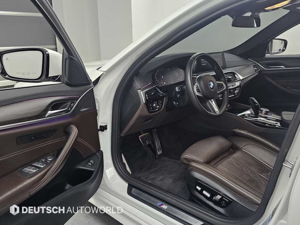 BMW 5시리즈 5시리즈 (G30) 520d xDrive M 스포츠 플러스 이미지 11