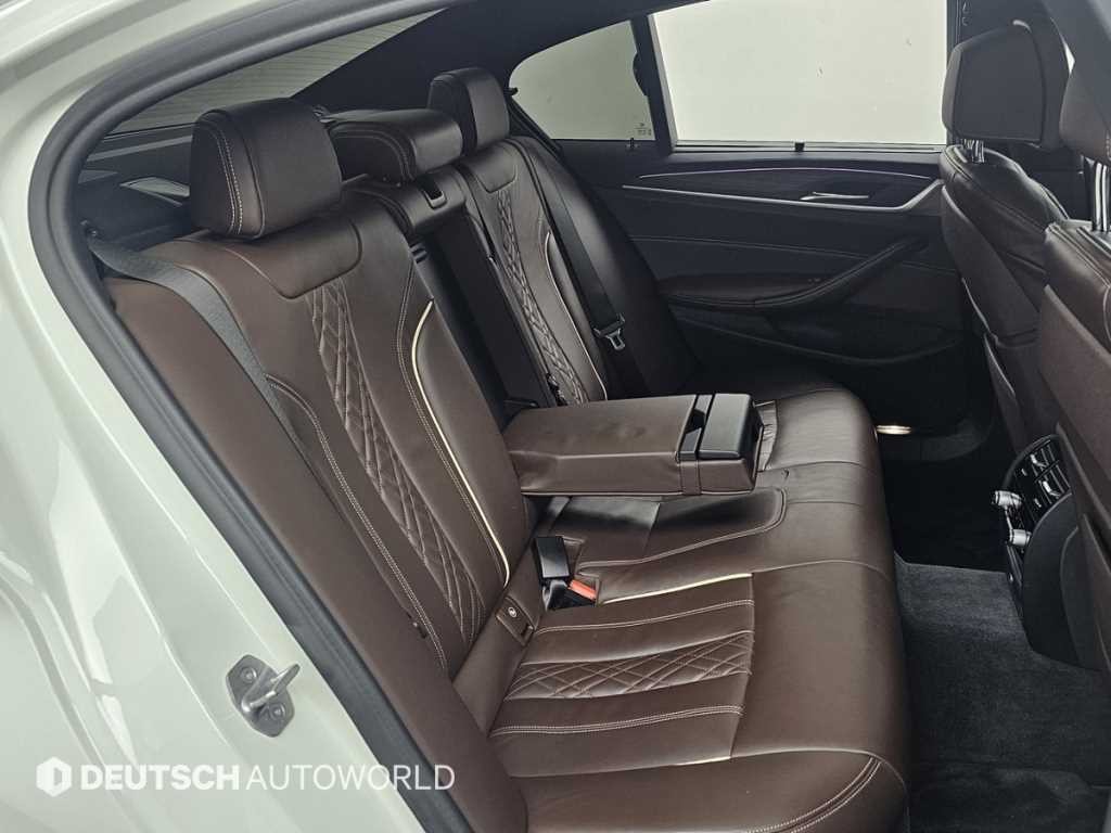 BMW 5시리즈 5시리즈 (G30) 520d xDrive M 스포츠 플러스 이미지 12