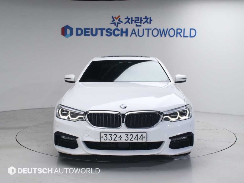 BMW 5시리즈 5시리즈 (G30) 520d xDrive M 스포츠 플러스 이미지 3