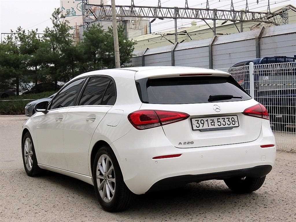 벤츠 A 클래스 A클래스 W177 A220 해치백 이미지 3