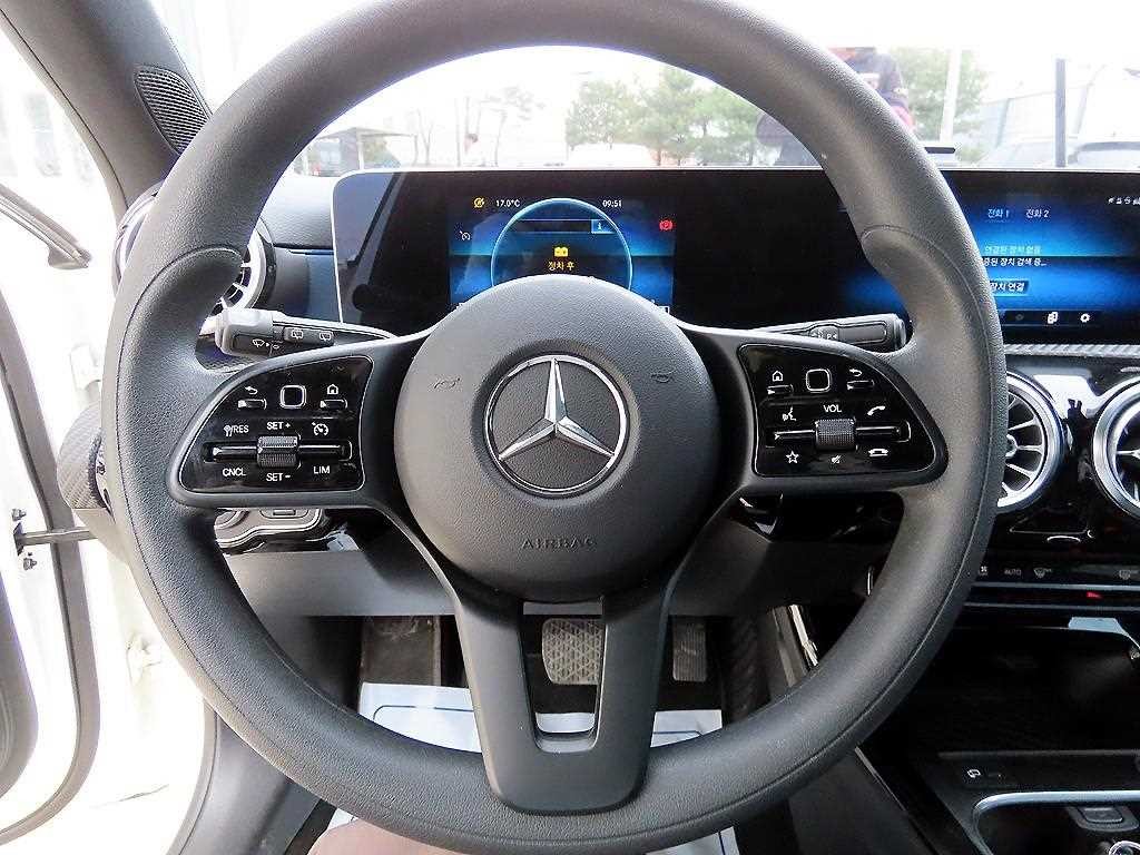 벤츠 A 클래스 A클래스 W177 A220 해치백 이미지 8