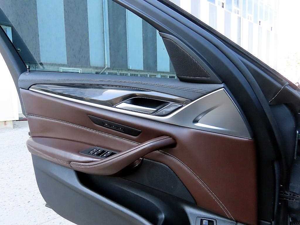 BMW 5시리즈 5시리즈 (G30) 530i M 스포츠 플러스 이미지 12