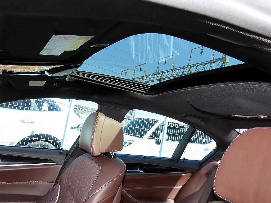 BMW 5시리즈 5시리즈 (G30) 530i M 스포츠 플러스 이미지 17