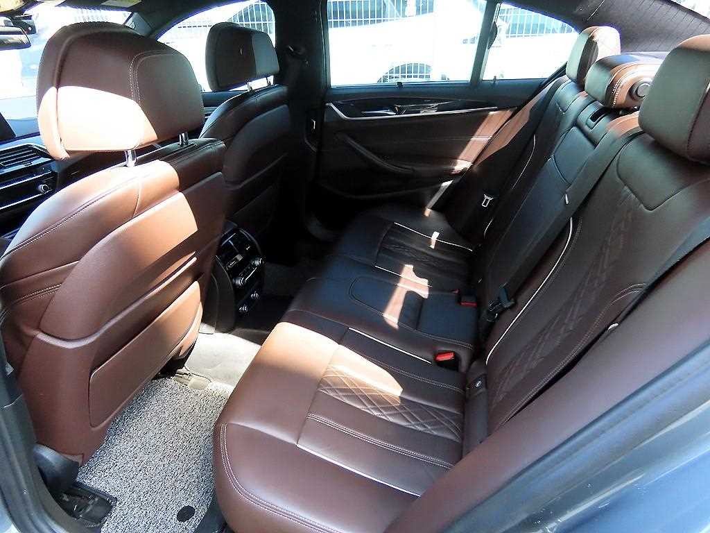 BMW 5시리즈 5시리즈 (G30) 530i M 스포츠 플러스 이미지 6