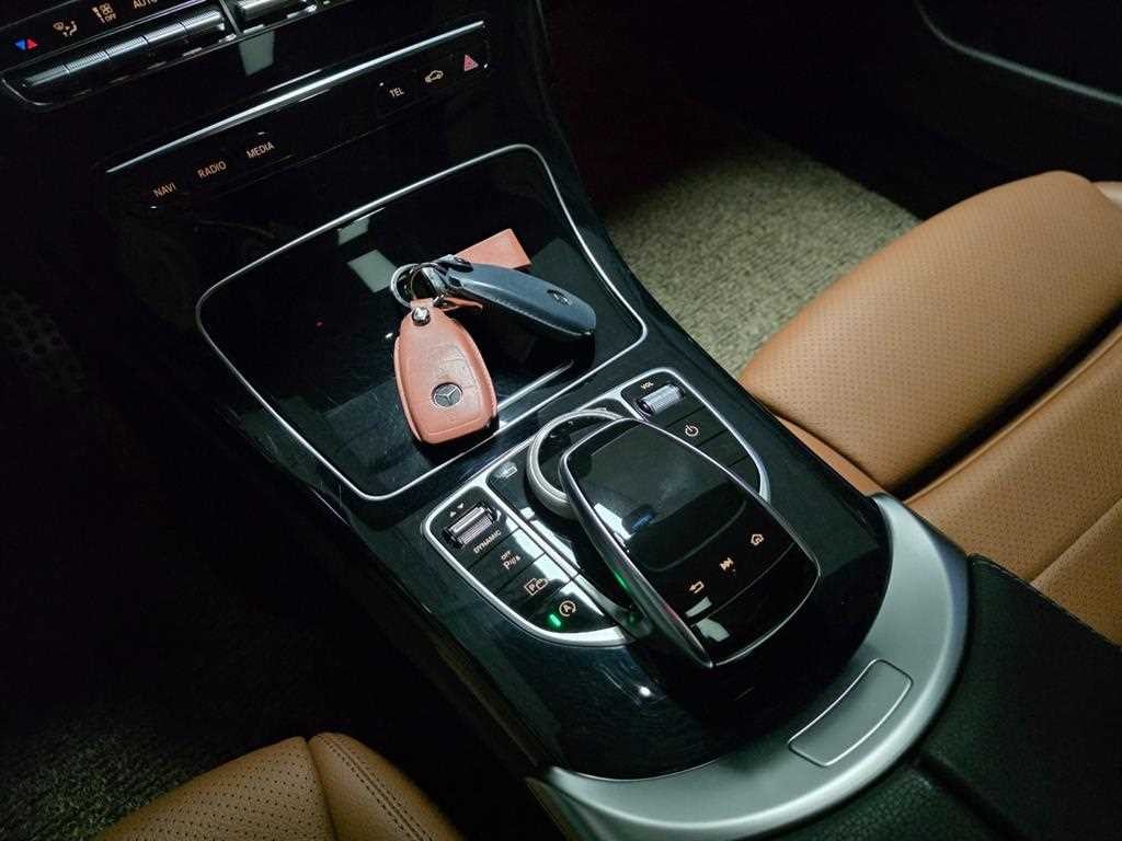 벤츠 C 클래스 C클래스 W205 C200 쿠페 이미지 15