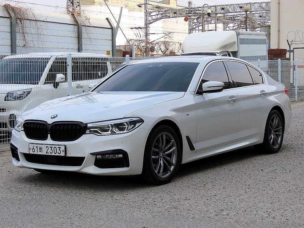 BMW 5시리즈 5시리즈 (G30) 520d xDrive M 스포츠 플러스 이미지 2