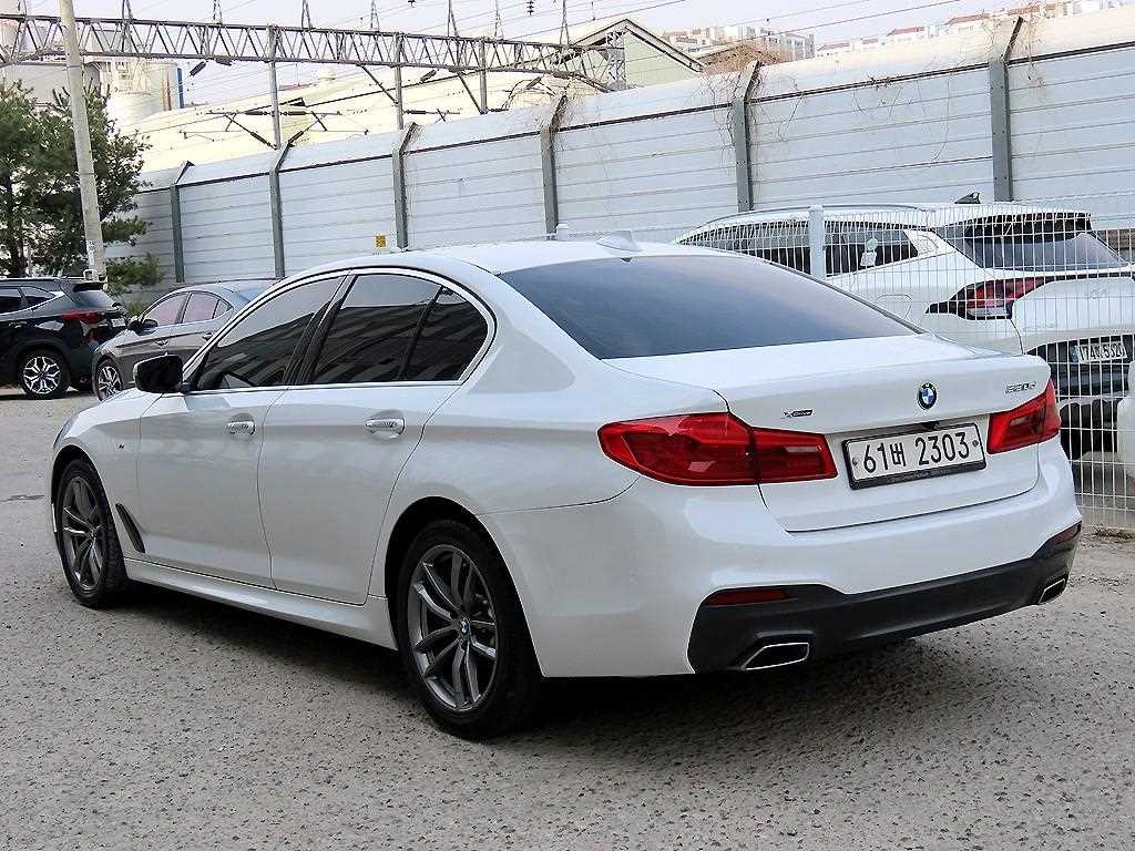 BMW 5시리즈 5시리즈 (G30) 520d xDrive M 스포츠 플러스 이미지 3