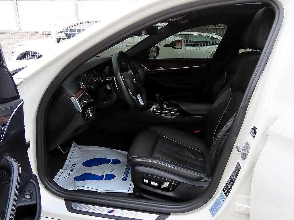 BMW 5시리즈 5시리즈 (G30) 520d xDrive M 스포츠 플러스 이미지 5