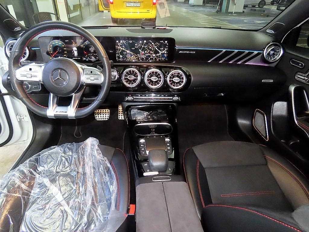 벤츠 A 클래스 A클래스 W177 AMG A45 4MATIC+ 해치백 이미지 10