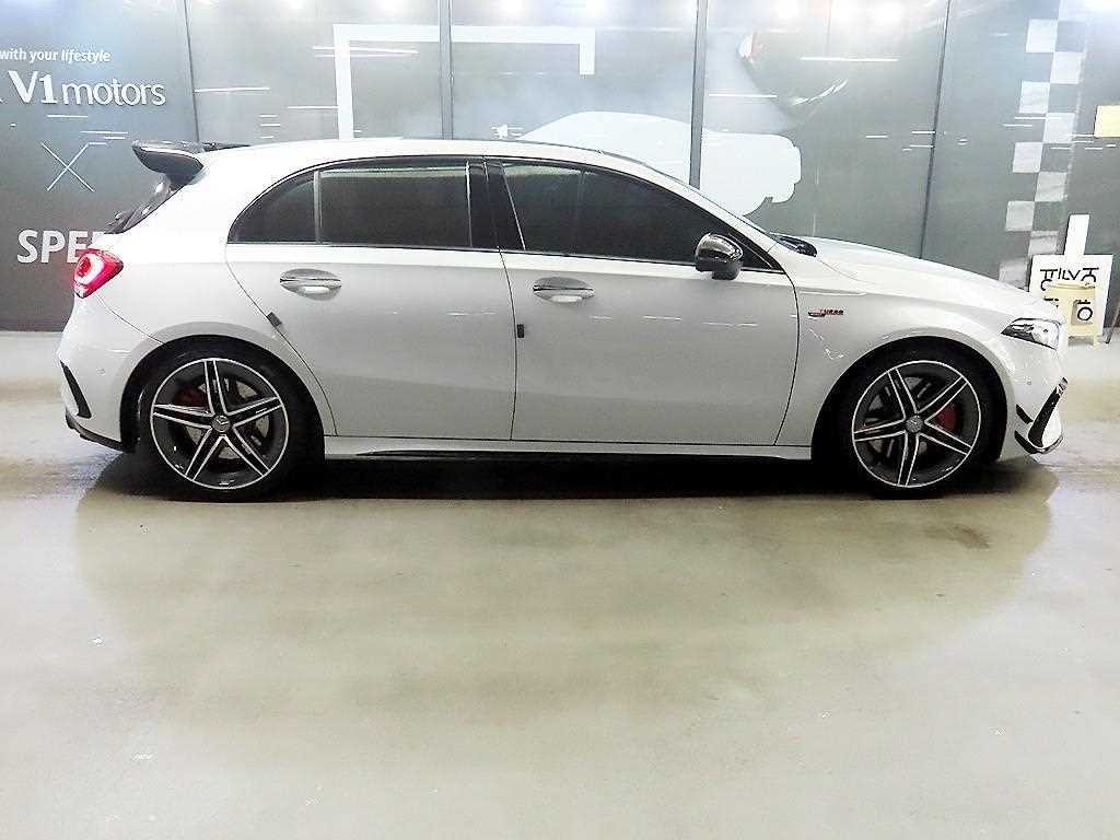 벤츠 A 클래스 A클래스 W177 AMG A45 4MATIC+ 해치백 이미지 3