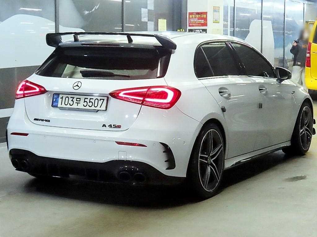 벤츠 A 클래스 A클래스 W177 AMG A45 4MATIC+ 해치백 이미지 4