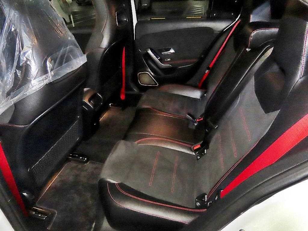 벤츠 A 클래스 A클래스 W177 AMG A45 4MATIC+ 해치백 이미지 7