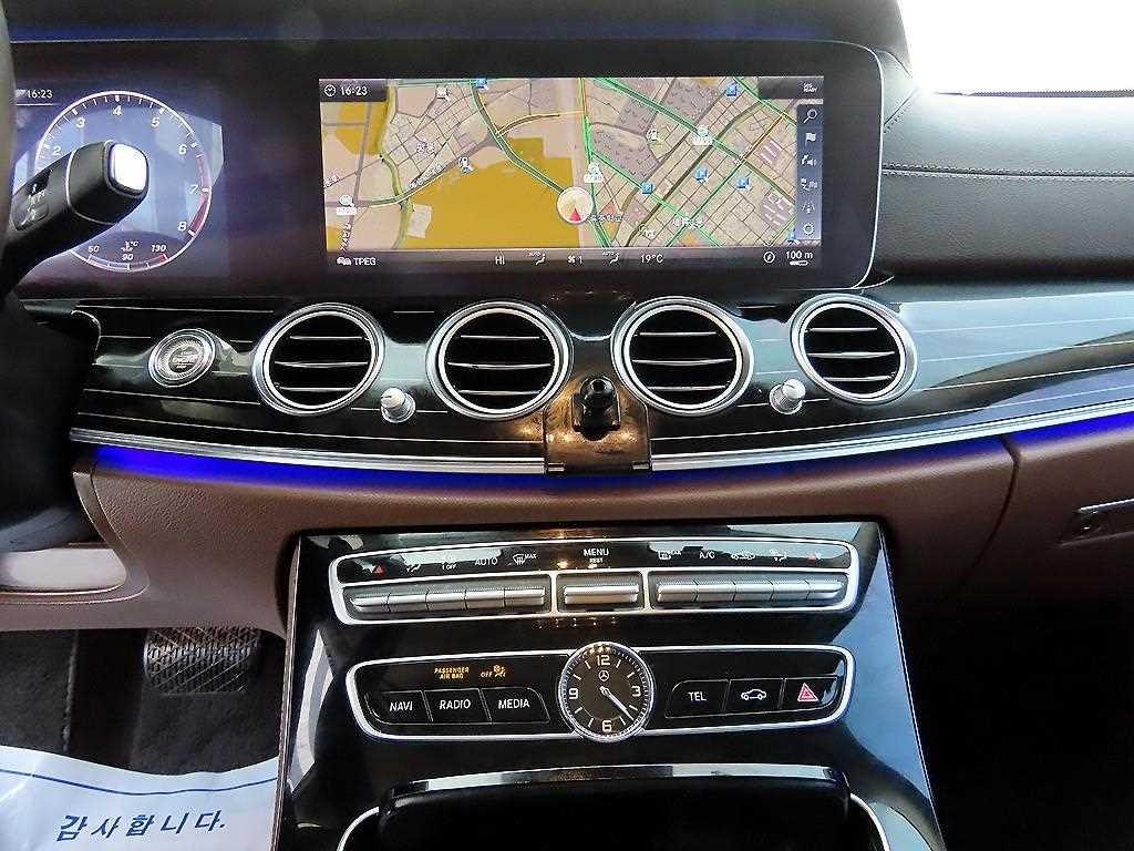 벤츠 E 클래스 E-클래스 W213 E400 4MATIC 익스클루시브 이미지 14