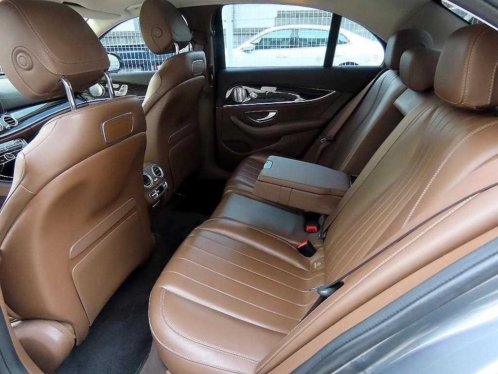 벤츠 E 클래스 E-클래스 W213 E400 4MATIC 익스클루시브 이미지 6