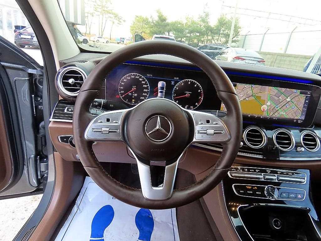 벤츠 E 클래스 E-클래스 W213 E400 4MATIC 익스클루시브 이미지 8