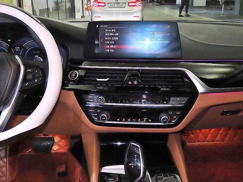 BMW 5시리즈 5시리즈 (G30) 520d M 스포츠 플러스 이미지 11