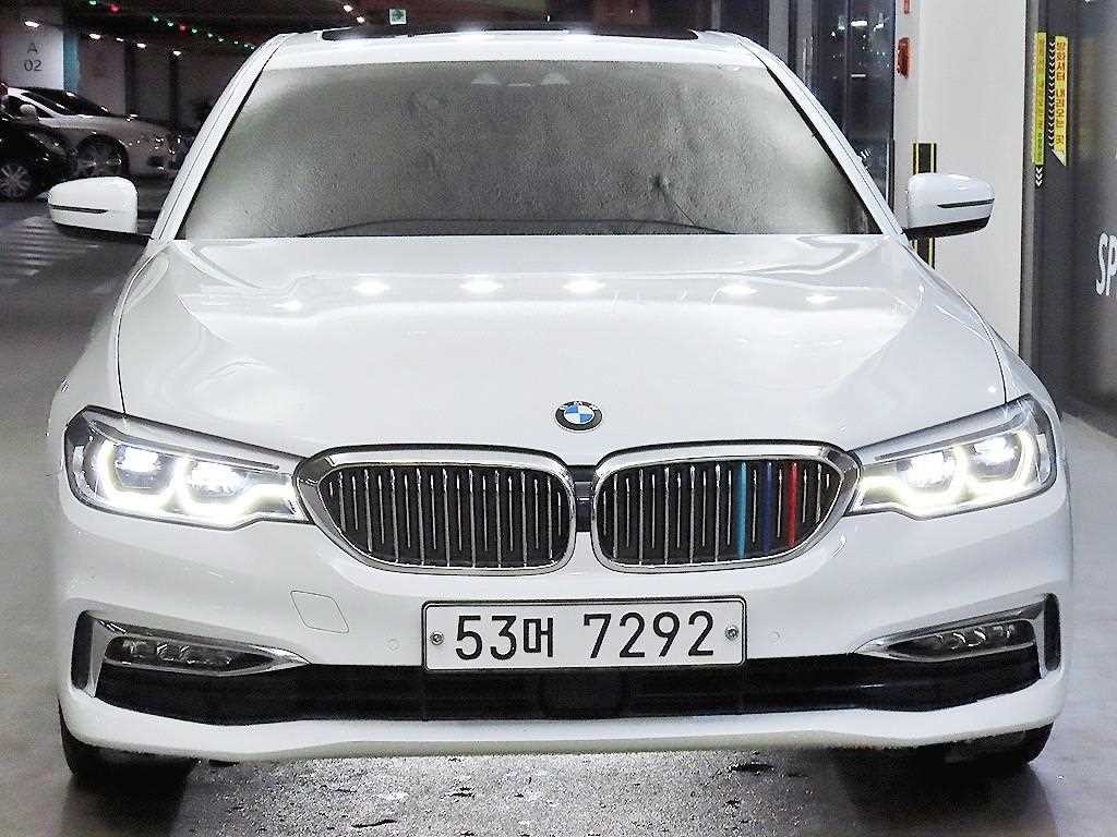 BMW 5시리즈 5시리즈 (G30) 520d M 스포츠 플러스 이미지 2