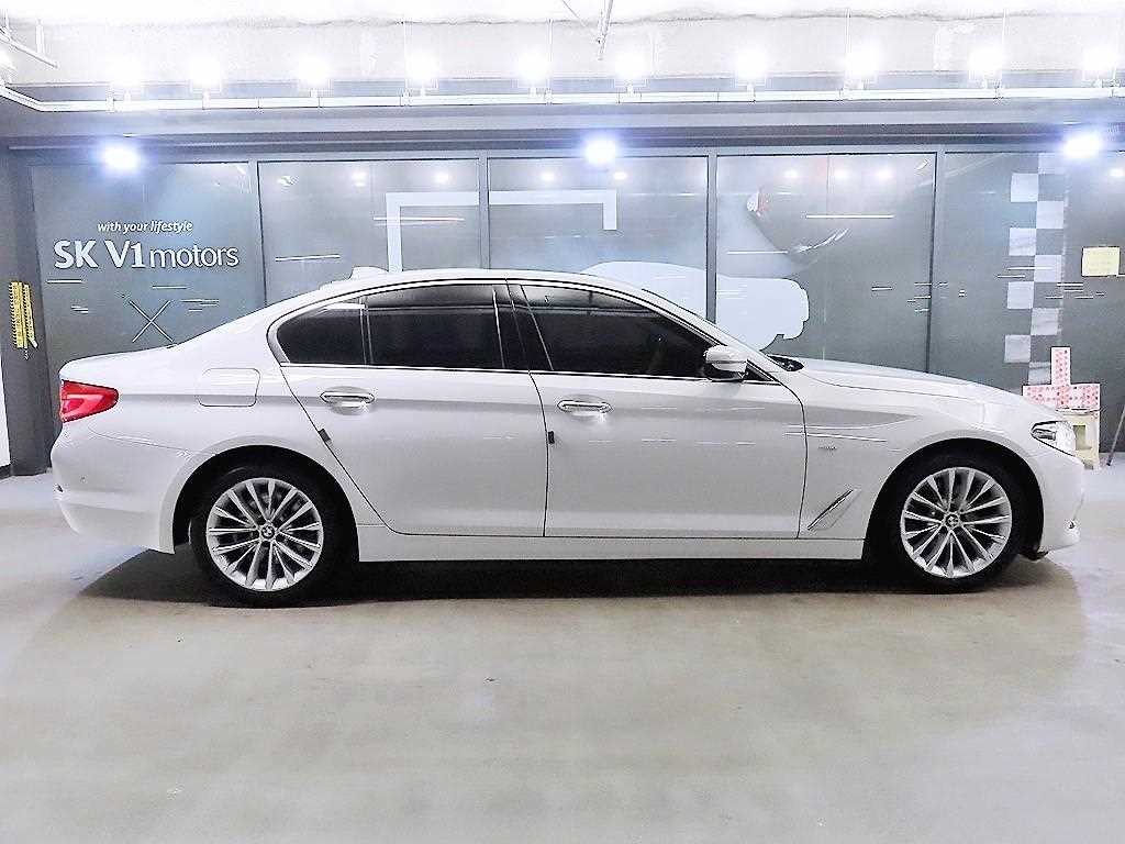 BMW 5시리즈 5시리즈 (G30) 520d M 스포츠 플러스 이미지 3