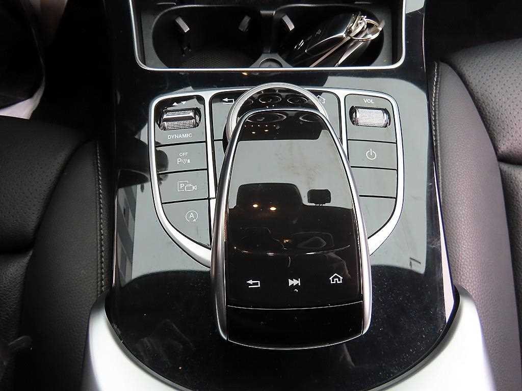 벤츠 C 클래스 C클래스 W205 C200 이미지 12