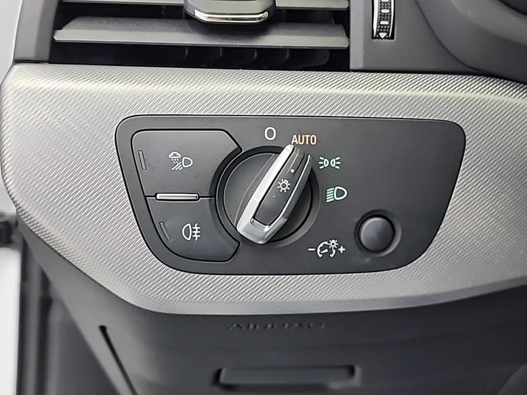 아우디 A4 A4 (B9) 30 TDI 이미지 18