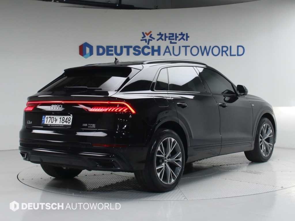 아우디 Q8 55 TFSI 콰트로 프리미엄 이미지 2