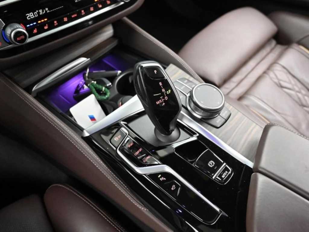 BMW 5시리즈 5시리즈 (G30) 523d M 스포츠 이미지 9