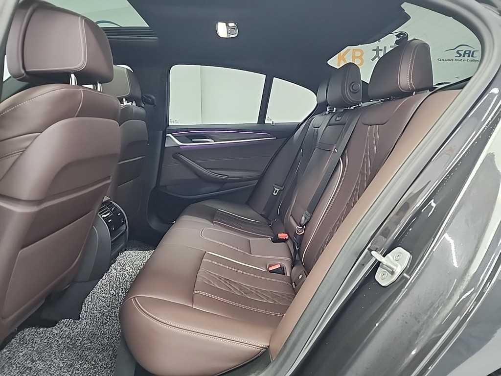 BMW 5시리즈 5시리즈 (G30) 523d xDrive M 스포츠 이미지 12