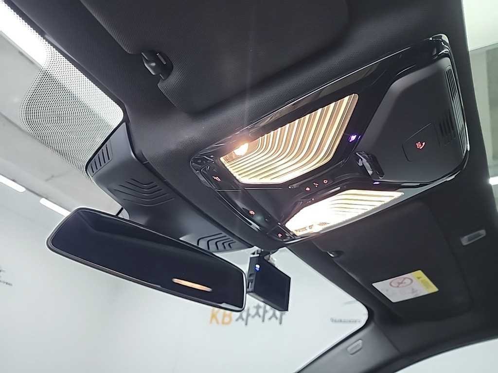 BMW 5시리즈 5시리즈 (G30) 523d xDrive M 스포츠 이미지 17