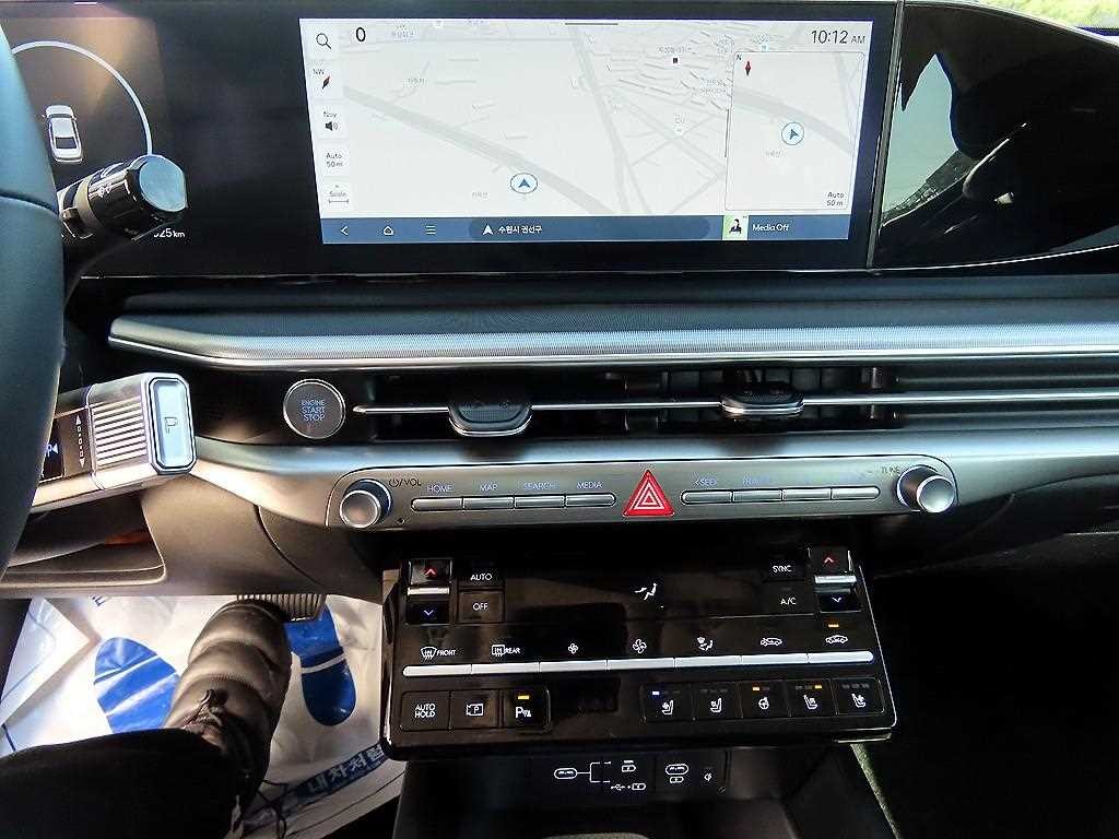 현대 그랜저 그랜저 (GN7) 가솔린 2.5 2WD 프리미엄 이미지 14